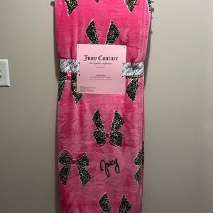Juicy couture oversized plush throw blanket